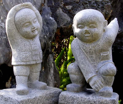 pairs statues
